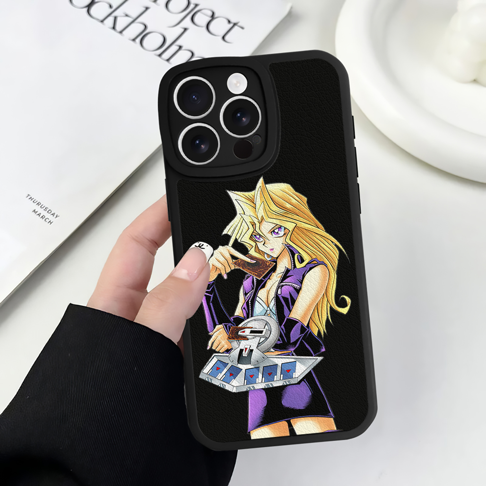 遊☆戯☆王 Yu-Gi-Oh! 【iPhone 16シリーズ対応】シリコンスマホケース（レザー調） 材質：シリコン